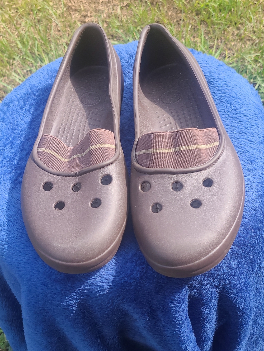 CROCS Women's Slip-On Clog Flats in Dark Brown with Striped Accent Size 10